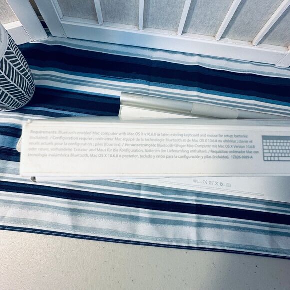 Apple Wireless Keyboard White Keys Aluminum Metal Base - Picture 11 of 12